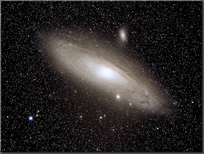 M31 - The Andromeda Galaxy
Takahashi FSQ106, Q8HR